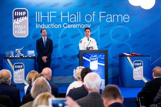Chris Chelios blir invald till IIHF Hall of Fame