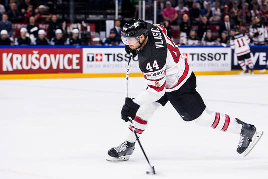 Kanadas Marc-Edouard Vlasic testar skott