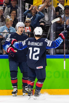 s Chris Kreider jublar med Alex DeBrincat