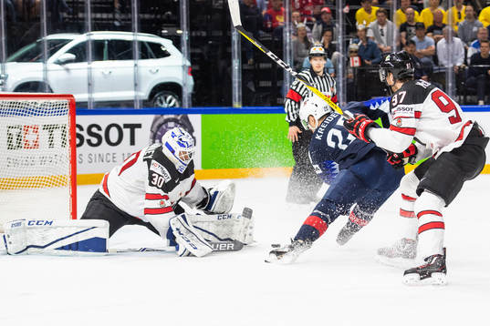 s Chris Kreider gör 1-0-målet bakom Kanadas målvakt