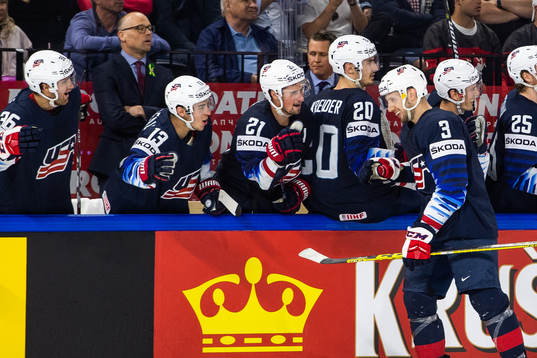 s Nick Bonino jublar med lagkamrater på bänken