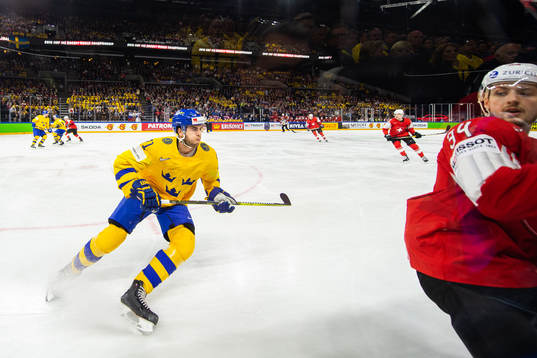 Sveriges Magnus Pääjärvi-Svensson och Schweiz Dean Kukan