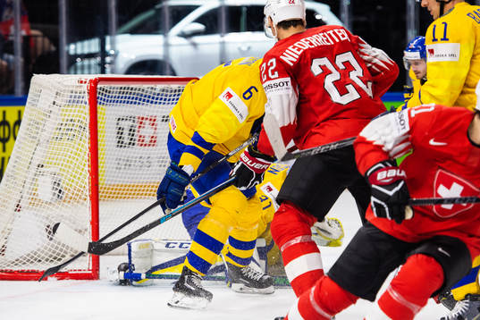 Schweiz Nino Niederreiter gör 0-1-målet