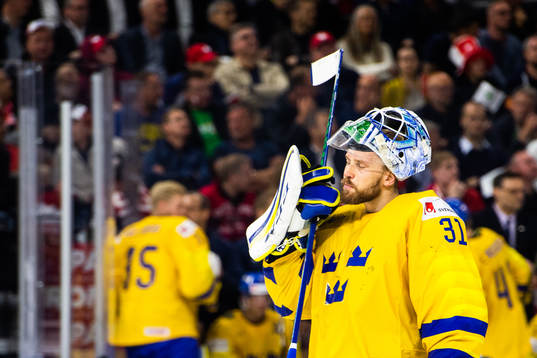 Sveriges målvakt Anders Nilsson deppar