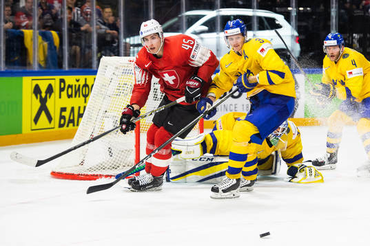Schweiz Michael Fora och Sveriges John Klingberg