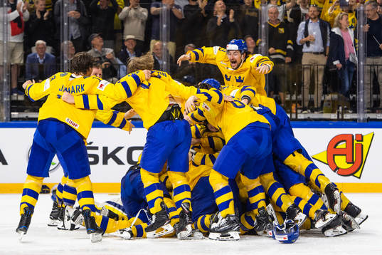 Sveriges spelare jublar