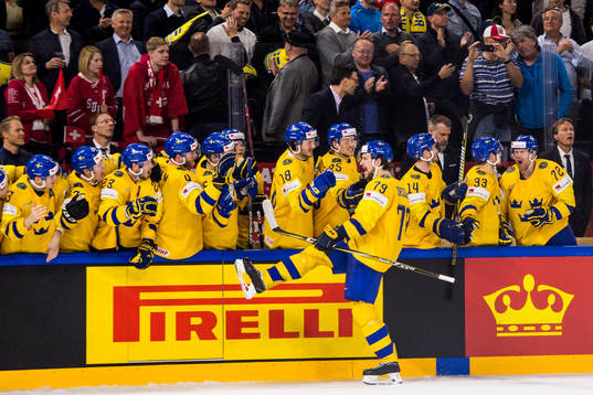 Sveriges Filip Forsberg jublar med båset