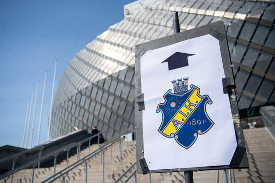 Skylt utanför Tele2 Arena före fotbollsmatchen i