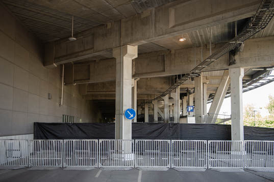 Avstängd väg vid Tele2 Arena före fotbollsmatchen i