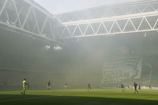 Rökigt på Tele 2 Arena