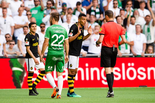 s Nabil Bahoui i samtal med domare Andreas Ekberg