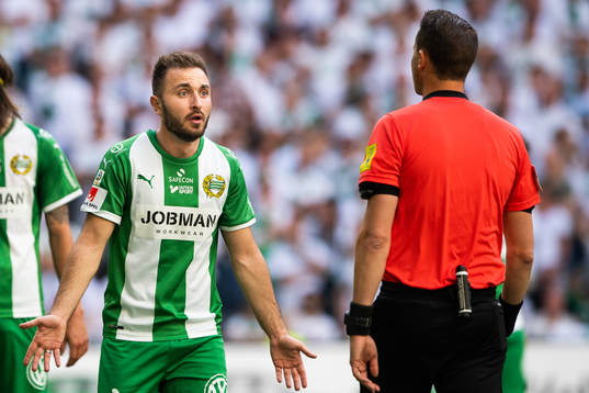 Hammarbys Hammarbys Muamer Tankovic reagerar mot domare