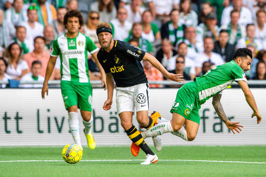 s Daniel Sundgren faller i straffområdet
