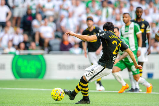 s Tarik Elyounoussi gör 0-1 på straff