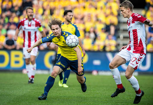 Simon Tibbling (12), Brøndby IF og Kasper Kusk (17), AaB]