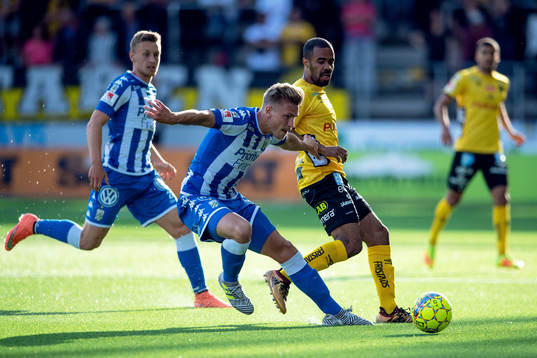 IFK Göteborgs Victor Wernersson och Elfsborgs Alex Dyer