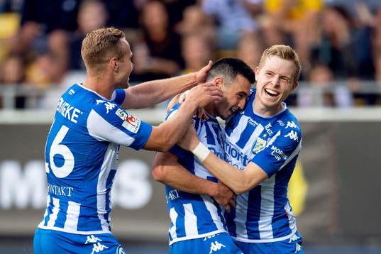 IFK Göteborgs Giorgi Kharaishvili jublar med lagkamrater