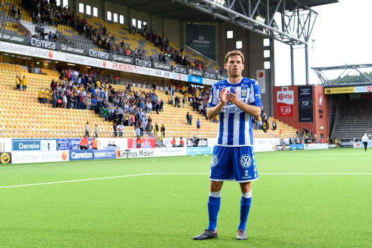 IFK Göteborgs Emil Salomonsson tackar publiken
