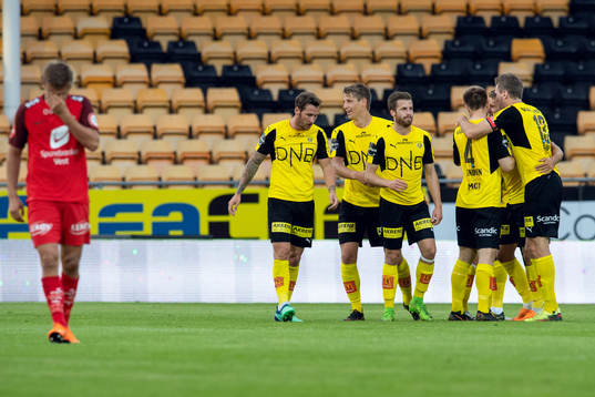 Ifeanyi Mathew of Lillestrøm celebrates with his teammates