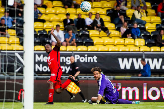 Ludcinio Marengo of Brann scores 1-1 behind goalkeeper