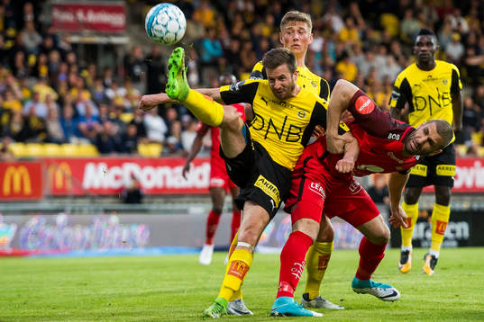 Aleksander Melgalvis of Lillestrøm and Azar Karadas of