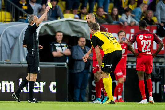 Azar Karadas of Brann and Frode Kippe of Lillestrøm are