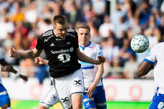 Alexander Søderlund of Rosenborg heads and scores the 0-2