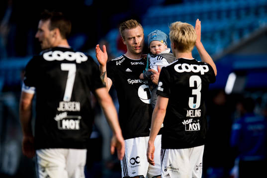 Alexander Søderlund of Rosenborg celebrates with his son