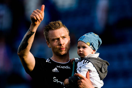Alexander Søderlund of Rosenborg celebrates with his son