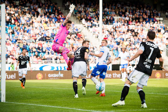 Goalkeeper Per Kristian Bråtveit of Haugesund, Alexander