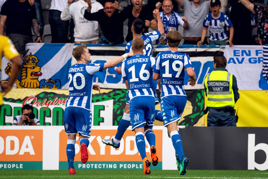 IFK Göteborgs Giorgi Kharaishvili jublar med lagkamrater