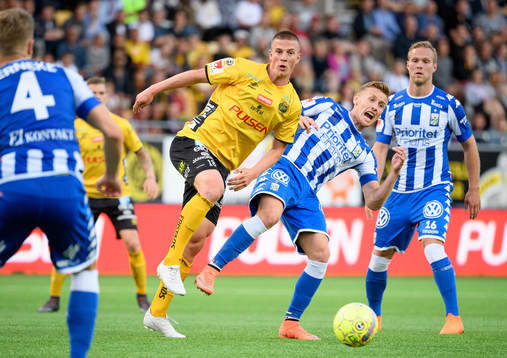 Elfsborgs Simon Olsson och IFK Göteborgs Sebastian Ohlsson