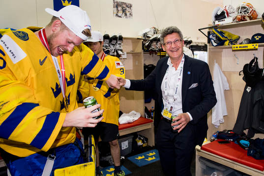 Sveriges målvakt Magnus Hellberg och lagledare Lars-Henry