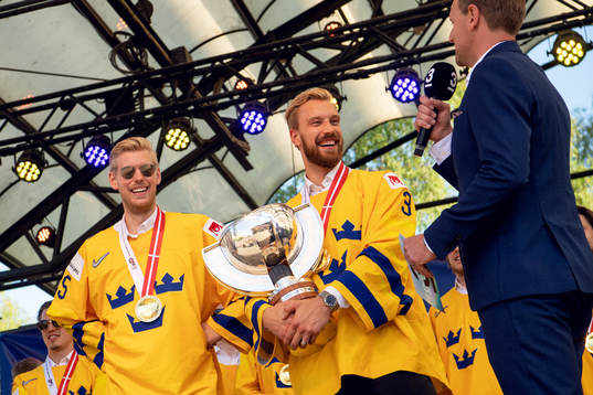 Sveriges målvakt Magnus Hellberg och Anders Nilsson