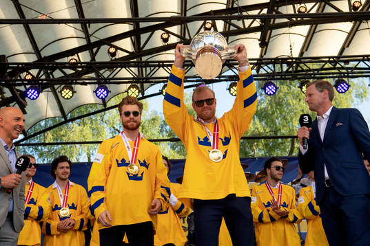 Sveriges Patric Hörnqvist firar VM-guldet i