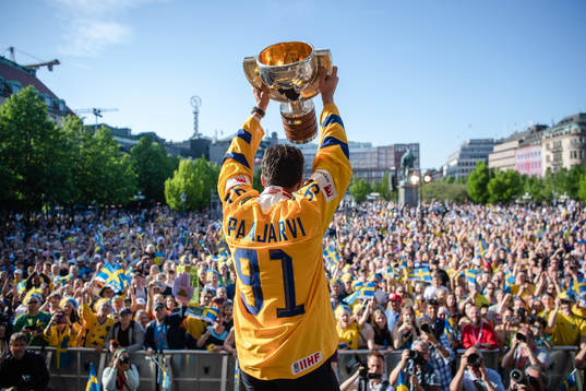 Magnus Pääjärvi-Svensson firar VM-guldet i