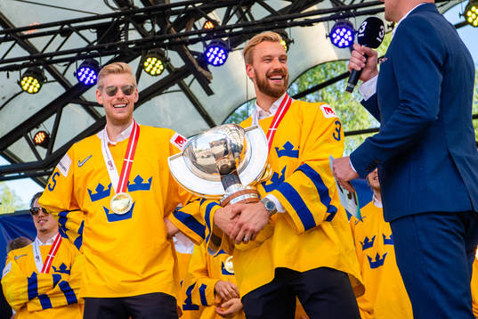 målvakt Magnus Hellberg och målvakt Anders Nilsson firar