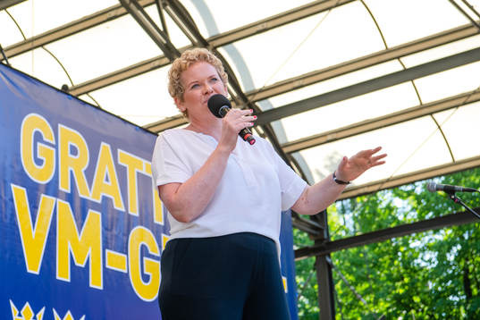 Karin Wanngård när VM-guldet firas i Kungsträdgården
