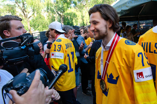 Filip Forsberg blir intervjuad