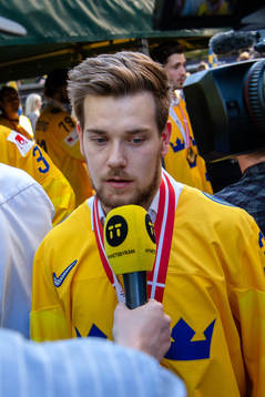 Viktor Arvidsson  blir intervjuad
