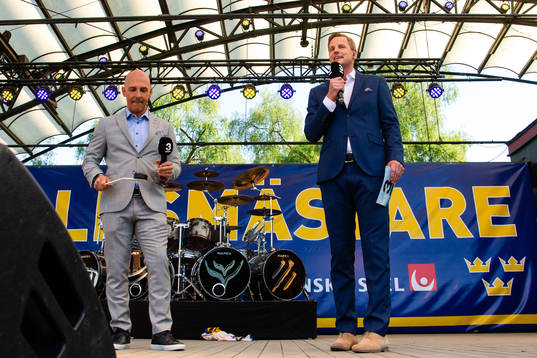 Programledare Erik Granqvist och Niklas Jidhe när