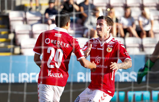 Kalmars Romário Pereira Sipião gör 0-1 på straff och