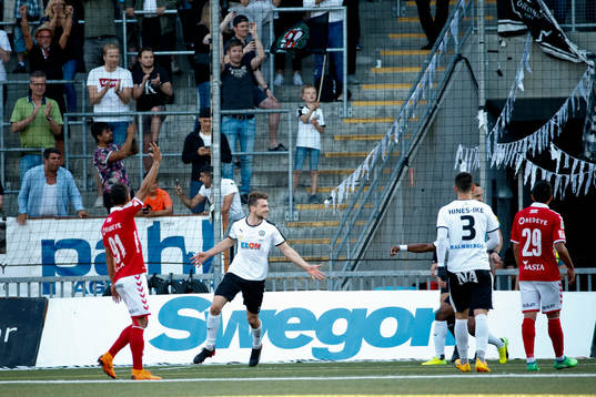 Örebros Filip Rogic gör 1-1 och jublar