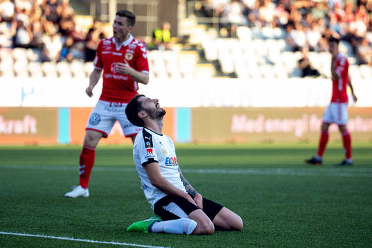 Örebros Filip Rogic deppar