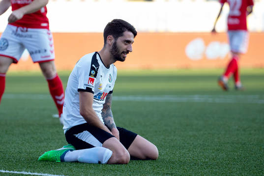 Örebros Filip Rogic deppar