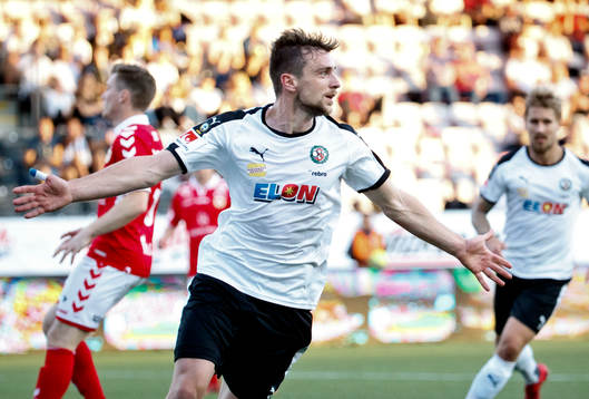 Örebros Filip Rogic gör 2-1 och jublar