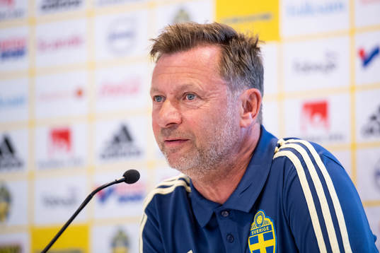 Damlandslagets förbundskapten Peter Gerhardsson