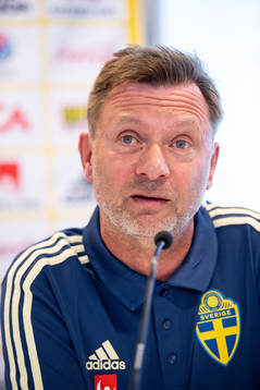 Damlandslagets förbundskapten Peter Gerhardsson