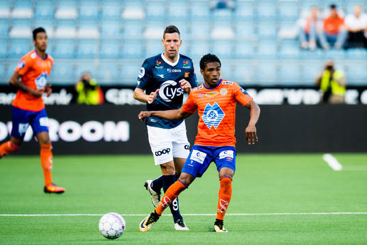 Steffen Ernemann of Viking and Erikson Spinola Lima of