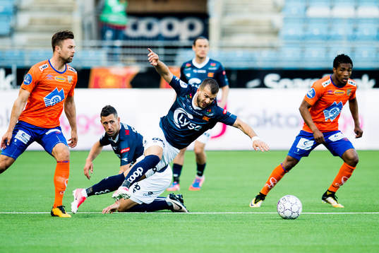Kaj Ramsteijn of Aalesund, Steffen Ernemann of Viking,